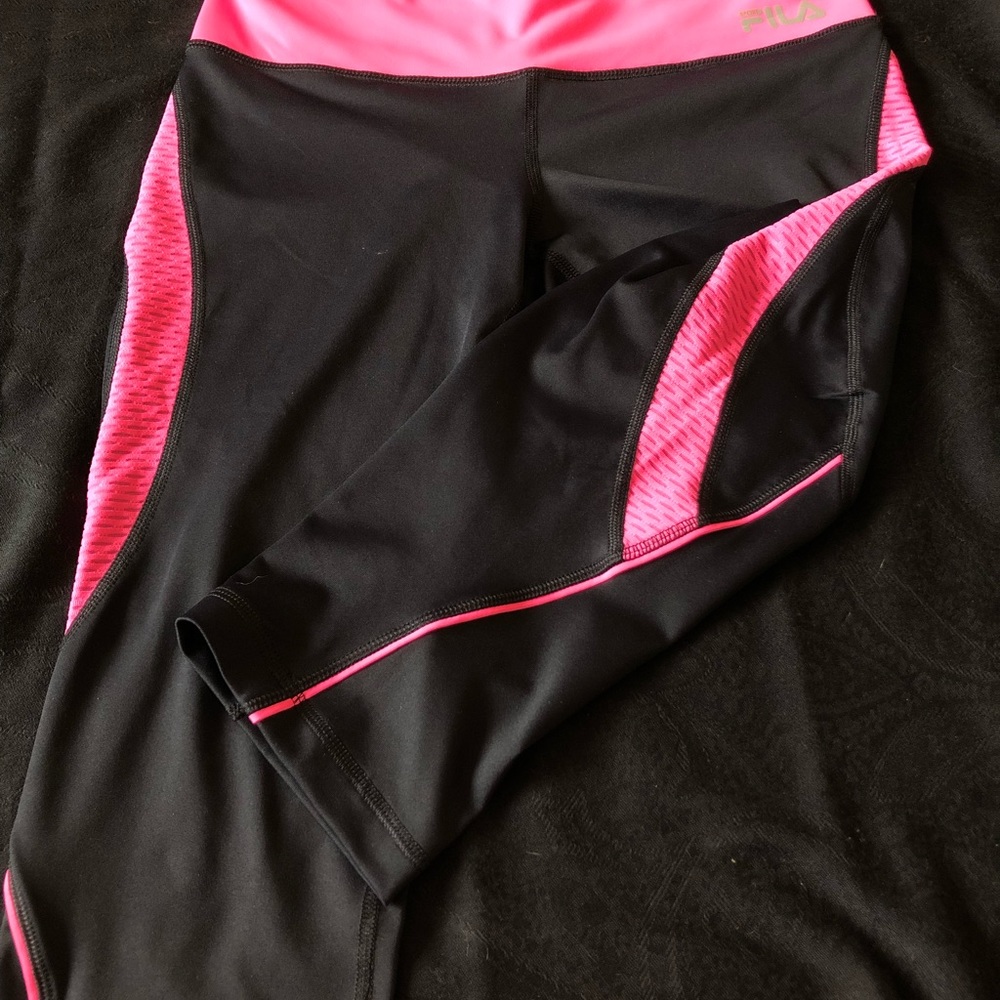 💕Fila-NWOT- crop leggings